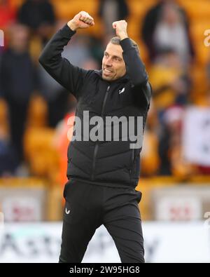 Wolverhampton, Royaume-Uni. 24 décembre 2023. Gary O'Neil Manager de Wolverhampton Wanderers célèbre le résultat à temps plein, lors du match de Premier League Wolverhampton Wanderers vs Chelsea à Molineux, Wolverhampton, Royaume-Uni, le 24 décembre 2023 (photo de Gareth Evans/News Images) crédit : News Images LTD/Alamy Live News Banque D'Images