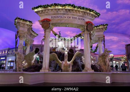 Une vue générale de Fountain of the Gods à l'intérieur du Forum Shops au Caesars Palace à Las Vegas Nevada, États-Unis. Photo prise le 7 décembre 2023. © Belinda Jia Banque D'Images