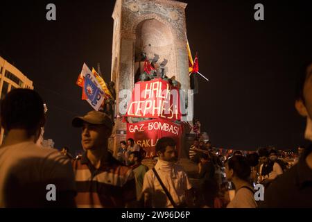 Gezi proteste contre le gouvernement AKP. Un groupe de manifestants sur la place Taksim Banque D'Images