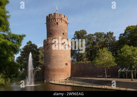 Tour médiévale - Kruittoren, à Kronenburgerpark dans la ville néerlandaise de Nimègue. Banque D'Images