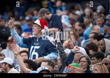 Nashville, Tennessee, États-Unis. 24 décembre 2023. Fans pendant les Seattle Seahawks aux Tennessee Titans à Nashville. (Image de crédit : © Camden Hall/ZUMA Press Wire) USAGE ÉDITORIAL SEULEMENT! Non destiné à UN USAGE commercial ! Banque D'Images