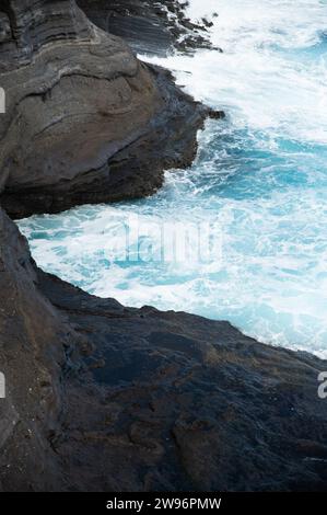 Vagues sur la plage à Hawaï Banque D'Images
