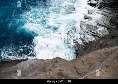 Vagues sur la plage à Hawaï Banque D'Images