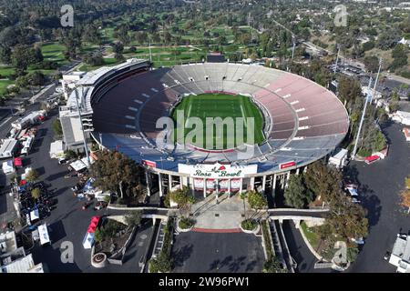 Une vue aérienne générale du stade Rose Bowl, samedi 24 décembre 2023, à Pasadena, Etalonnage Banque D'Images