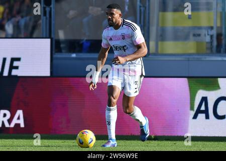 Frosinone, Lazio. 23 décembre 2023. Bremer de la Juventus lors du match de Serie A entre Frosinone et la Juventus au stade Benito Stirpe à Frosinone, Italie, le 23 décembre 2023. AllShotLive crédit : SIPA USA/Alamy Live News Banque D'Images