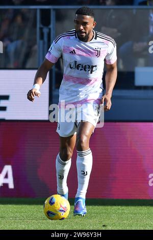 Frosinone, Lazio. 23 décembre 2023. Bremer de la Juventus lors du match de Serie A entre Frosinone et la Juventus au stade Benito Stirpe à Frosinone, Italie, le 23 décembre 2023. Crédit : massimo insabato/Alamy Live News Banque D'Images