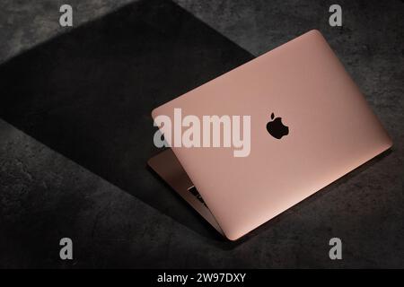 HCMC, VN - décembre 2023. Ordinateur portable Apple MacBook Air 2018 Banque D'Images