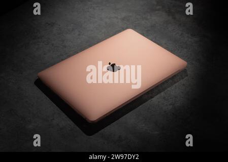 HCMC, VN - décembre 2023. Ordinateur portable Apple MacBook Air 2018 Banque D'Images