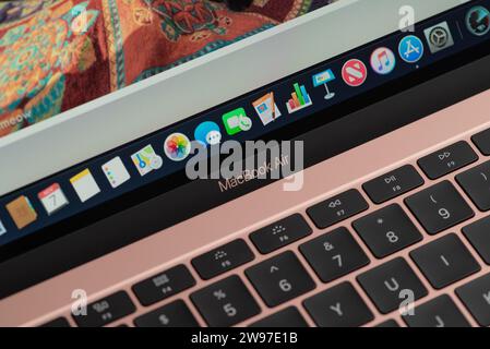 HCMC, VN - décembre 2023. Ordinateur portable Apple MacBook Air 2018 Banque D'Images