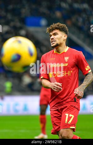 Milan, Italie. 23e, décembre 2023. Valentin Gendrey (17) de Lecce vu lors du match de Serie A entre l'Inter et Lecce à Giuseppe Meazza à Milan. (Crédit photo : Gonzales photo - Tommaso Fimiano). Banque D'Images