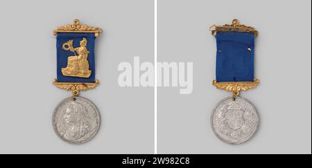 Soixante ans anniversaire de la reine Victoria d'Angleterre 1897 ,, 1897 médaille d'histoire Médaille étain avec trou et anneau de transport sur ruban bleu avec applique en laiton brittania et épingle ornementale en laiton, sur le devant le buste de Victoria à gauche sur Lauwertaks, avec un changement, le blason anglais couronné sur le revers pourquoi cinq rubans reliés avec des rubans, avec un changement. étain (métal). matières textiles. laiton (alliage) frappe (travail des métaux) Banque D'Images