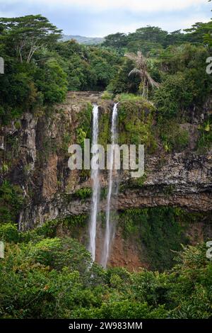 Chamarel Waterfalls Paysage dans la jungle tropicale de l'île Maurice Banque D'Images