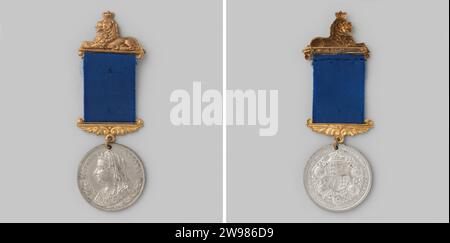 Soixante ans anniversaire de la reine Victoria d'Angleterre 1897 ,, 1897 médaille d'histoire Médaille étain avec trou et anneau porteur sur ruban bleu avec épingle décorative en laiton avec un lion grk-gagnant, sur le devant le buste de Victoria à gauche sur lauwertaks, avec un affichage, sur le revers, les armoiries anglaises couronnées pourquoi cinq rubans reliés à des rubans, avec changement. étain (métal). matières textiles. laiton (alliage) frappe (travail des métaux) Banque D'Images