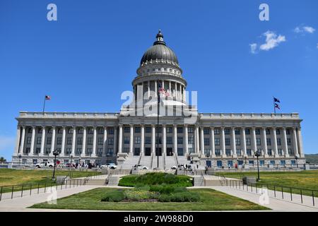 Le majestueux bâtiment blanc du Capitole de l'État de l'Utah dans le centre-ville de Salt Lake City Banque D'Images