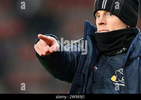 Waregem, Belgique. 15 décembre 2023. L'entraîneur-chef Vincent Euvrard de Zulte-Waregem photographié lors d'un match de football entre SV Zulte Waregem et Seraing lors de la 16 e journée de la saison Challenger Pro League 2023-2024, le lundi 15 décembre 2023 à Waregem, Belgique . Crédit : Sportpix/Alamy Live News Banque D'Images