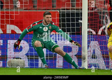 Waregem, Belgique. 15 décembre 2023. Le gardien Lucas Margueron (16 ans) du FC Seraing photographié lors d'un match de football entre SV Zulte Waregem et Seraing lors de la 16 ème journée de la saison Challenger Pro League 2023-2024, le lundi 15 décembre 2023 à Waregem, Belgique . Crédit : Sportpix/Alamy Live News Banque D'Images