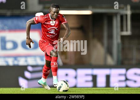 Waregem, Belgique. 15 décembre 2023. Modou Tambedou (18 ans) de Zulte-Waregem photographié lors d'un match de soccer entre SV Zulte Waregem et Seraing lors de la 16 e journée de la saison Challenger Pro League 2023-2024, le lundi 15 décembre 2023 à Waregem, Belgique . Crédit : Sportpix/Alamy Live News Banque D'Images