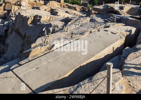 Obélisque inachevé, granit rose, carrière, Assouan, Egypte, Afrique du Nord Banque D'Images