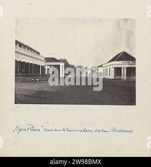 Batavia - Rijswijk, Woodbury & page, 1863 - 1866 photographie magasins du quartier Rijswijk à Batavia avec le magasin de vêtements de l'Oger Frères à droite. Partie de l'album photo rouge avec des photos de Java, de la possession du pharmacien pic-bois, qui est retourné aux pays-Bas de Batavia en 1865. Batavia support photographique albumen print rue Batavia. Rijswijk Banque D'Images