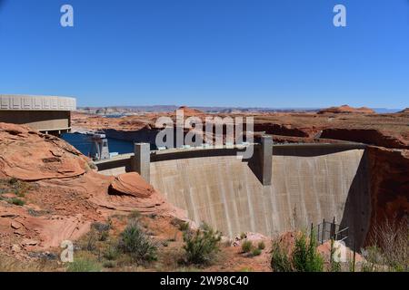 Vue sur la majestueuse structure du barrage de Glen Canyon près de page, Arizona Banque D'Images