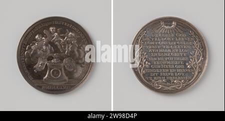 Mariage de cinquante ans de Gerrit Hooft, maire d'Amsterdam, et Hester Hinloopen 1757, Johan George Holtzhey, 1757 médaille d'histoire Médaille d'argent, sur le devant au-dessus d'un autel deux mains effondrées de nuages sur lesquels pendent des armes familiales, au-dessus desquelles trois garçons ailés avec des phaces, Amsterdam ville armoiries et ancre, avec transition et en coupe a ° mdcclvii, sur le nuage inversé avec nom de dieu douze lignes texte entre les vignes de feuille. Amsterdam argent (métal) frappe (travail des métaux) Banque D'Images