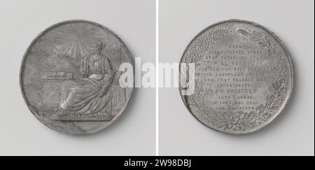 Existence centenaire de la loge la vertu à Leiden et cinquante ans d'adhésion de l'actuel président de la Loge, J.C. Bucaille, Johan Philip Menger (copie d'après), copie de 1857. Médaille d'histoire Médaille de tête. Devant : déplacé par tous - l'oeil voyant dans un triangle radieux tient la femme en vêtements anciens avec couronne de Laurier, représentant la loge la vertu, dans sa main gauche une branche de paume et pointe sa main droite sur une tempe flottante à sept marches, derrière laquelle brille un soleil radieux; derrière elle une colonne avec l'inscription lettre J, un autel pour elle, sur lequel repose le livre ouvert et dont la base carrie Banque D'Images