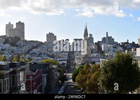 Une vue sur le quartier pittoresque autour de Filbert Street près de Coit Tower dans le centre-ville de San Francisco Banque D'Images