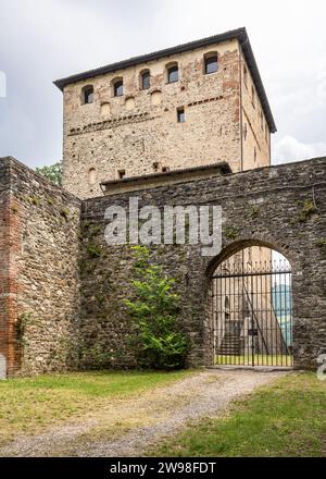 Le majestueux château de Bobbio situé dans la région Emilie-Romagne en Italie. Banque D'Images