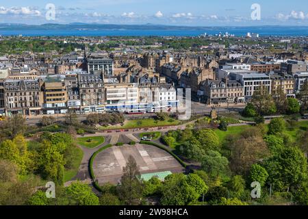 Paysage urbain d'Édimbourg avec Ross Open Air Theatre dans les jardins de Princes Street à Édimbourg, Écosse, Royaume-Uni. Banque D'Images