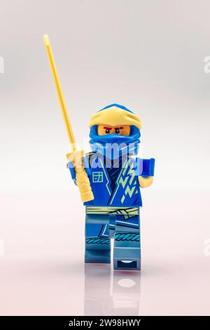 jouet lego Jay ninjago Minifigure avec réflexion Banque D'Images