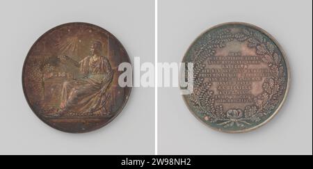 Existence centenaire de la loge la vertu à Leiden et cinquante ans d'adhésion de l'actuel président de la Loge, J.C. Bucaille, Johan Philip Menger, médaille d'histoire 1857 Médaille d'argent. Devant : déplacé par tous - l'oeil voyant dans un triangle radieux tient la femme en vêtements anciens avec couronne de Laurier, représentant la loge la vertu, dans sa main gauche une branche de paume et pointe sa main droite sur une tempe flottante à sept marches, derrière laquelle brille un soleil radieux; derrière elle une colonne avec l'inscription lettre J, un autel pour elle, sur lequel repose le livre ouvert et dont la base porte le trian égilé Banque D'Images