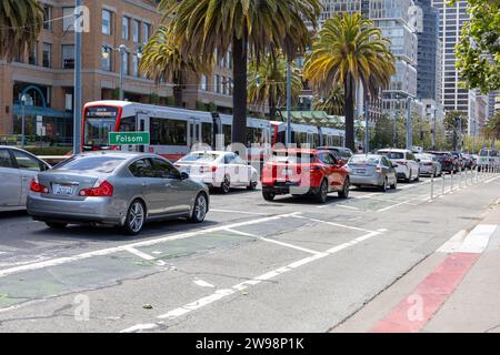 San Fransisco Modern Streetcar Tram Rapid Transit Light Rail System The Embarcadero, San Francisco, 24 juin 2023 Banque D'Images