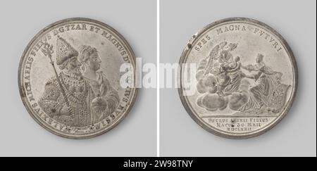 Naissance du tsar Pierre Ier le Grand 1672, Pierre Paul Werner, médaille d'histoire 1672 Médaille Tinen, sur le devant les bustes conjugués du tsar alexii mikhailovitch et de la tsarina natalia Kirillovna à droite avec un changement de côté, un ange sur un nuage qui donne un enfant à la Russie comme une femme avec la couronne murale et les armoiries russes, avec une étiquette de changement et de coupe. gâche (métal) en étain (travail des métaux) Banque D'Images