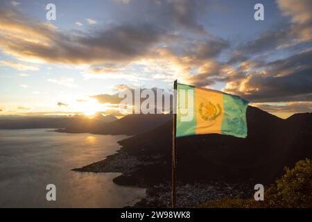 Lever du soleil sur le lac Atitlan Banque D'Images