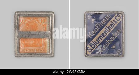 10 pfennig d'Allemagne, Wiesbaden , pièce de 1921 publiée par une société privée comme pièce auxiliaire, timbre pris dans la fenêtre de fer. Recto : timbre allemand de couleur orange de 10 pfennig de la série Germania. Côté route : désignation de l'entreprise et nom du lieu sur la surface bleue. papier. fer (métal) Banque D'Images