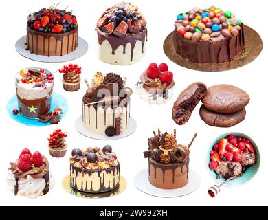 Collage de desserts au chocolat. Gâteaux, cupcakes, biscuits, crèmes glacées, meringues, donuts isolé sur fond blanc, png Banque D'Images