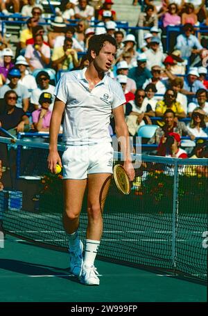 John McEnroe (États-Unis) en compétition à l'US Open de tennis 1982. Banque D'Images
