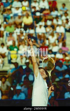 John McEnroe (États-Unis) en compétition à l'US Open de tennis 1982. Banque D'Images