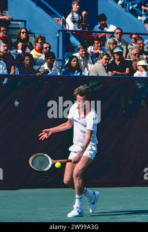 John McEnroe (États-Unis) en compétition à l'US Open de tennis 1981. Banque D'Images