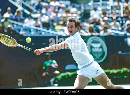 John McEnroe (États-Unis) en compétition à l'US Open de tennis 1982. Banque D'Images
