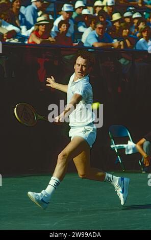 John McEnroe (États-Unis) en compétition à l'US Open de tennis 1982. Banque D'Images
