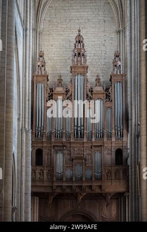 Détail du grand orgue à l'intérieur de la cathédrale Saint-Julien du Mans Banque D'Images