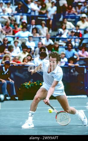 John McEnroe (États-Unis) en compétition à l'US Open de tennis 1982. Banque D'Images