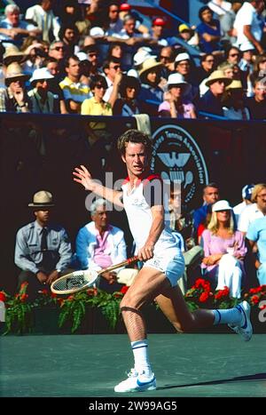 John McEnroe (États-Unis) en compétition à l'US Open de tennis 1981. Banque D'Images