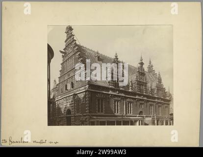 Vue du Vleeshal à Haarlem, c. 1875 - c. 1900 photographie carton Haarlem. Support photographique impression albumine façade (de maison ou bâtiment) salle à viande Banque D'Images