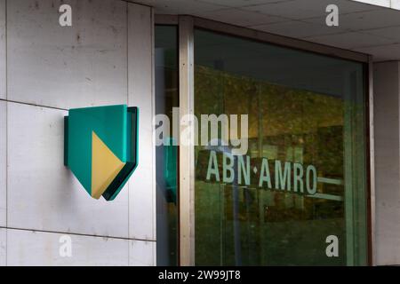 Photo d'un panneau avec le logo d'ABN AMRO sur leur agence principale pour Maastricht, pays-bas. ABN AMRO Bank N.V. est la troisième plus grande banque néerlandaise, avec Banque D'Images