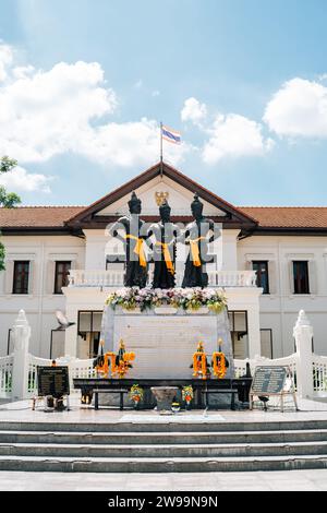 Chiang Mai, Thaïlande - 23 septembre 2023 : Monument des trois rois et Centre culturel et artistique de la ville de Chiang Mai Banque D'Images