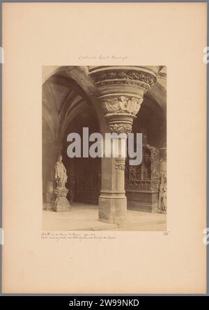 KAPEL VAN HET Musée de Cluny (Musée National du Moyen Age) te parijs, c. 1875 - C. 1900 photographie Paris carton. support photographique albumen print exposition permanente, musée. parties de l'intérieur de l'église : chapelle. Pièce de sculpture, reproduction d'une pièce de sculpture musée Cluny Banque D'Images