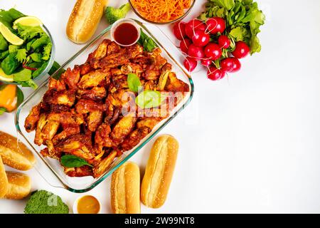 Ailes de poulet Buffalo WiNG cuites en sauce. Banque D'Images