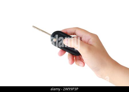la main des femmes appuie sur les systèmes d'alarme de clé de voiture de télécommande isolés sur fond blanc Banque D'Images